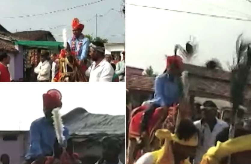 878.jpg वाह! रिटायरमेंट के बाद दूल्हे की तरह गांव से चहेते हेडमास्टर की विदाई, नाच रहा था पूरा गांव