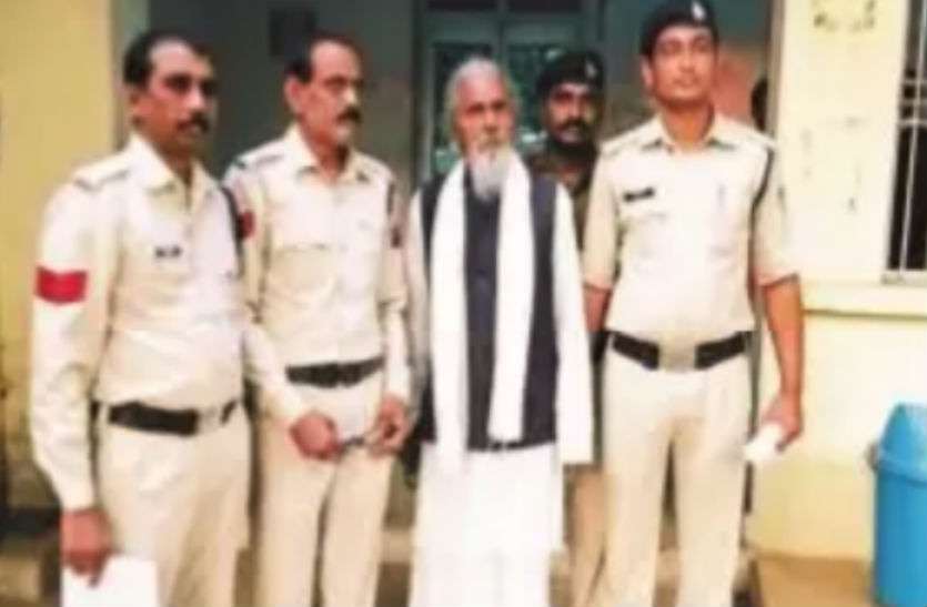 87.jpg बलात्कारी चौरासीबाबा को उम्रकैद, रात को तीन बजे आश्रम में महिला से किया था रेप