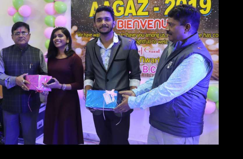 aagaz.jpg श्रेया बनीं मिस फ्रेशर तो अंकित मिस्टर फ्रेशर