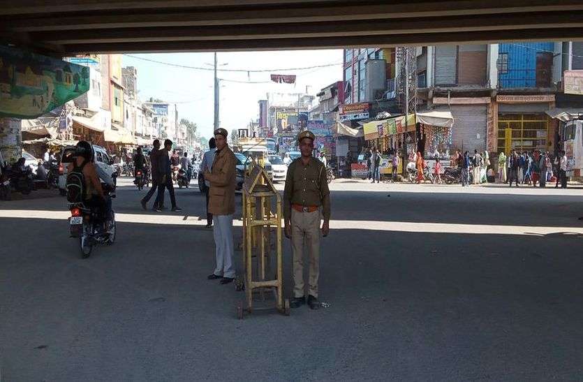 जाम की समस्या से निजात पाने की कोशिश जाम की समस्या से निजात पाने की कोशिश