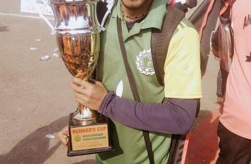 Divyang cricketer Jitendra Wagh लेग स्पिन गेंदबाजी में दिव्यांग खिलाड़ी जितेंद्र वाघ ने प्रदेश टीम में बनाया स्थान