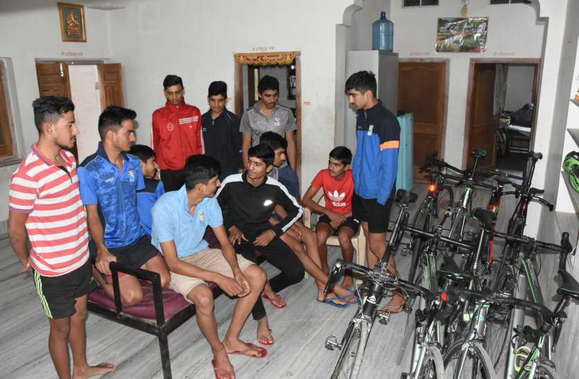 दो साल से किराए के भवन में चल रही प्रदेश की एकमात्र साइक्लिंग एकेडमी दो साल से किराए के भवन में चल रही प्रदेश की एकमात्र साइक्लिंग एकेडमी