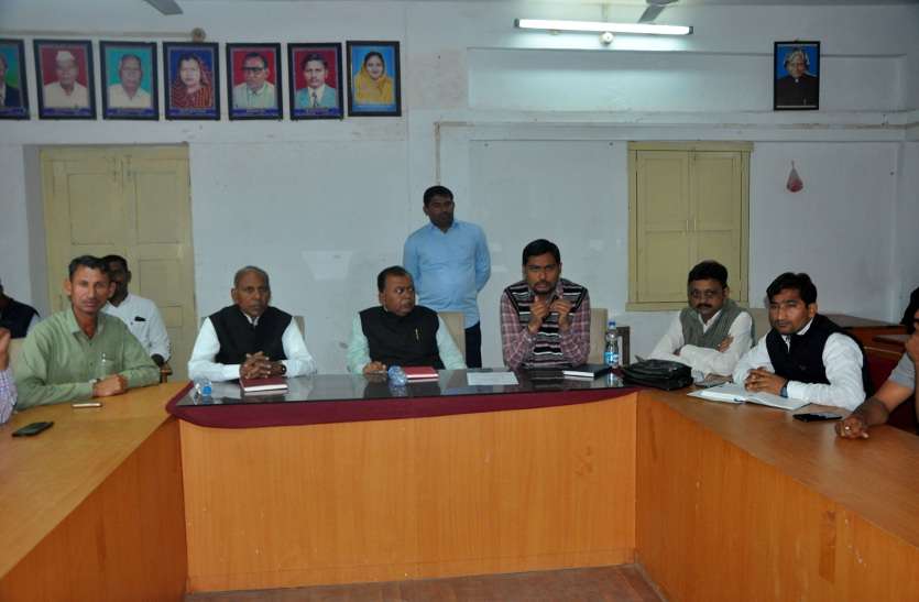 City council board meeting शहर की सरकार बदल गई है, काम का ढर्रा सुधार लो, नहीं तो होना पड़ेगा सस्पेंड!