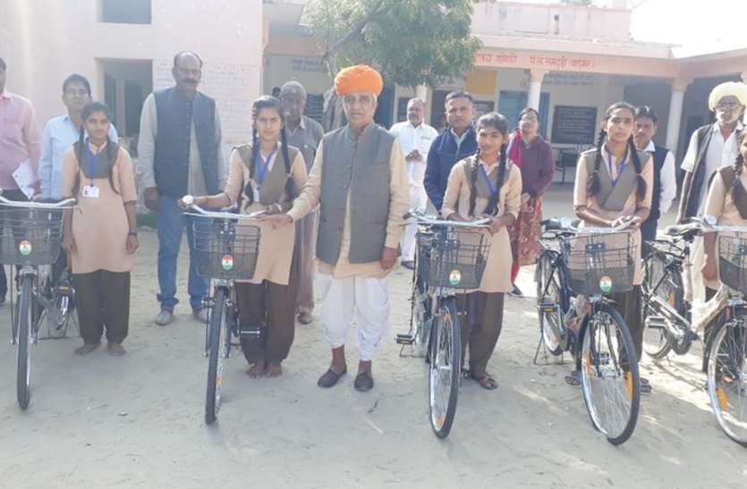 बालिकाओं को साइकिलें मिलने से मिलेगा प्रोत्साहन, पढ़-लिखकर बनें कामयाब बालिकाओं को साइकिलें मिलने से मिलेगा प्रोत्साहन, पढ़-लिखकर बनें कामयाब