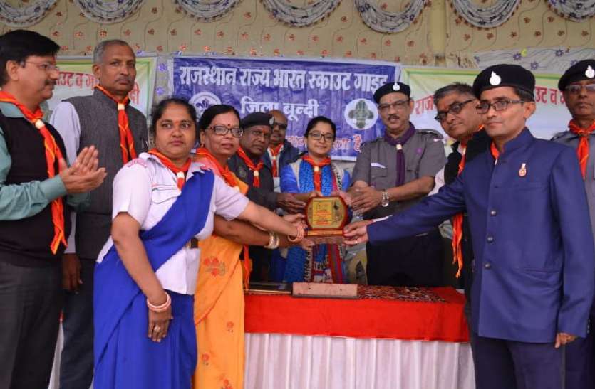 स्काउटिंग जीवन की विषम परिस्थितियों से जूझने की विशिष्ट कला स्काउटिंग जीवन की विषम परिस्थितियों से जूझने की विशिष्ट कला