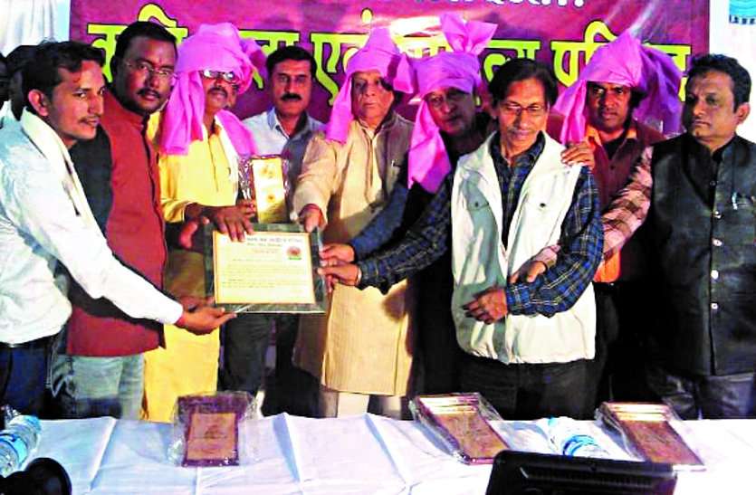 Meenesh Sahu honored in the field of art and literature कृति कला और साहित्य के क्षेत्र में मीनेश साहू का हुआ सम्मान