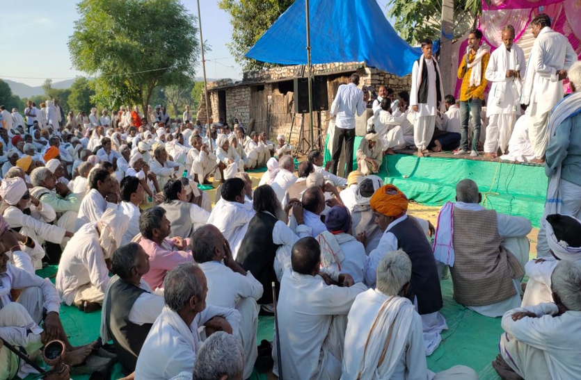 भगवान के भजनों पर झूमे श्रोता भगवान के भजनों पर झूमे श्रोता