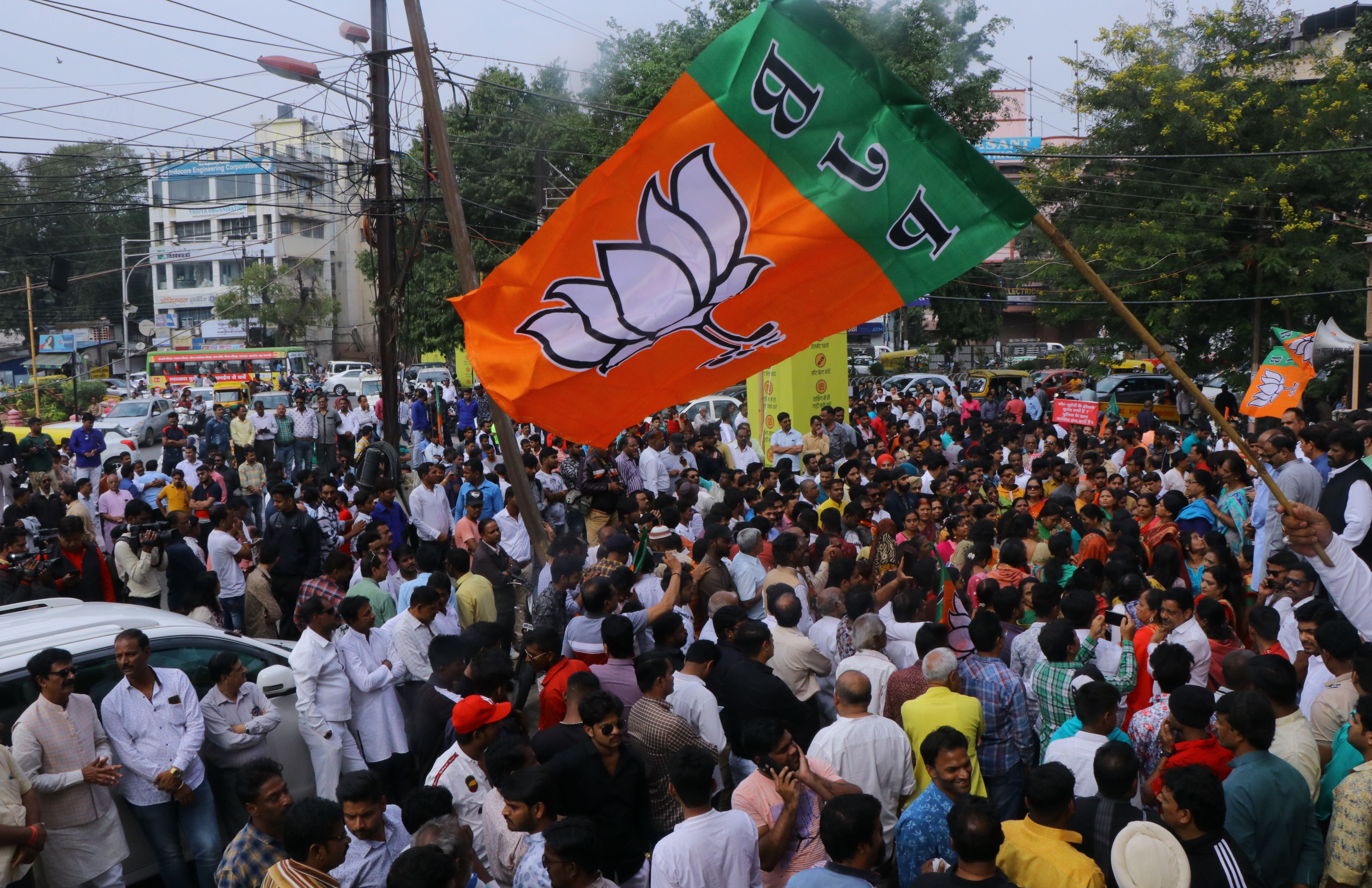 रीगल पर बढ़ते अपराध को लेकर bjp का प्रदशन