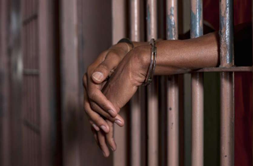 jail_2.jpg 5 मिनट के लिए बिजली काटने पर जेई को खानी पड़ी जेल की हवा, विरोध में उतरे 77 कर्मचारियों ने सौंप दिया इस्तीफा- देखें वीडियाे