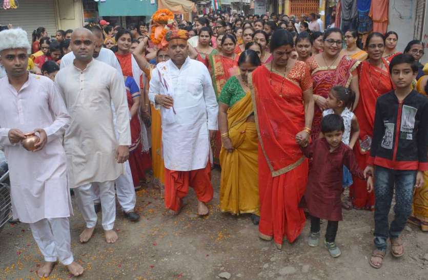 आज से शुरू होगा शतचंडी महायज्ञ, धोती पहनकर आने वालों को मिलेगा अंदर प्रवेश आज से शुरू होगा शतचंडी महायज्ञ, धोती पहनकर आने वालों को मिलेगा अंदर प्रवेश