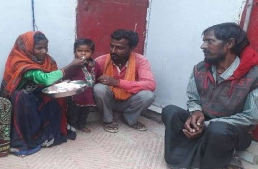 पूर्व मुख्यमंत्री अखिलेश यादव के चहेते खजांची का इस तरह मनाया गया जन्मदिन, आप भी जानिये पूर्व मुख्यमंत्री अखिलेश यादव के चहेते खजांची का इस तरह मनाया गया जन्मदिन, आप भी जानिये