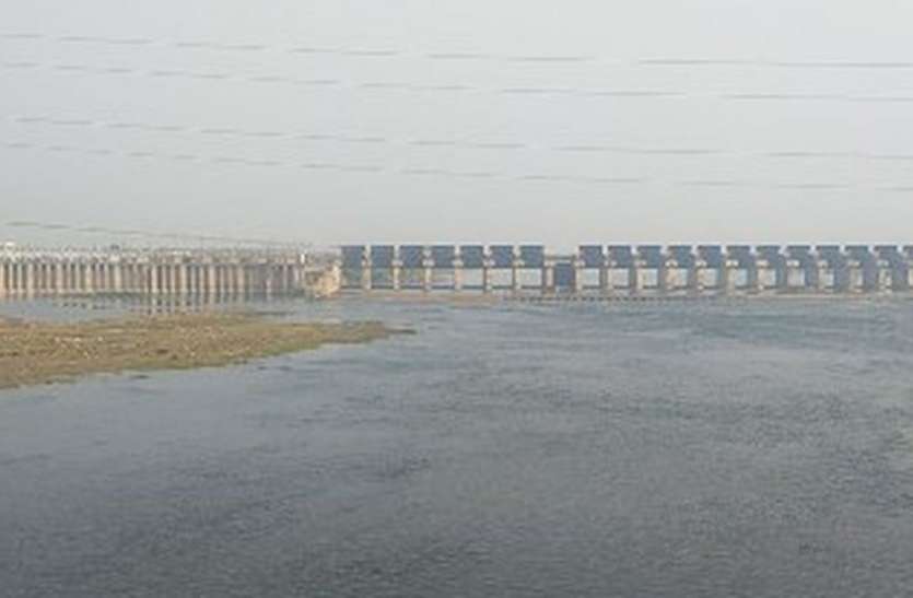 Maheshwar Hydroelectric Project जहां बनती है बिजली वहीं पर काट दिया कनेक्शन