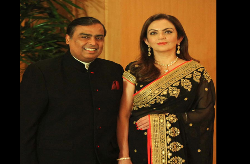 मुकेश-नीता अम्बानी, करण जौहर लेकसिटी में File Picture मुकेश-नीता अम्बानी, करण जौहर लेकसिटी में