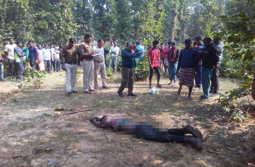 Video: खून के छींटे देखते-देखते जंगल में पहुंच गया युवक, यहां पिता की औंधे मुंह पड़ी लाश देख उड़ गए होश, फिर... खून के छींटे देखते-देखते जंगल में पहुंच गया युवक, यहां पिता की औंधे मुंह पड़ी लाश देख उड़ गए होश, फिर...