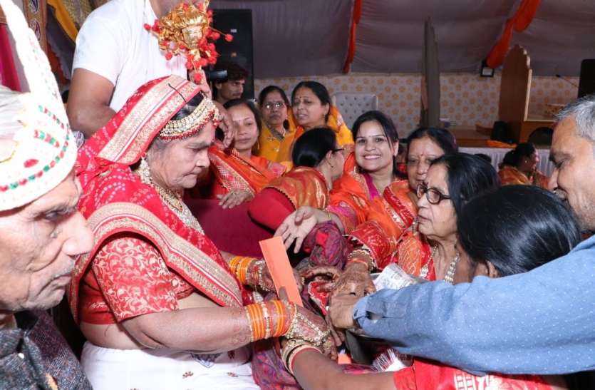 पंचकल्याणक प्रतिष्ठा महोत्सव में की माता की गोद भराई पंचकल्याणक प्रतिष्ठा महोत्सव में की माता की गोद भराई