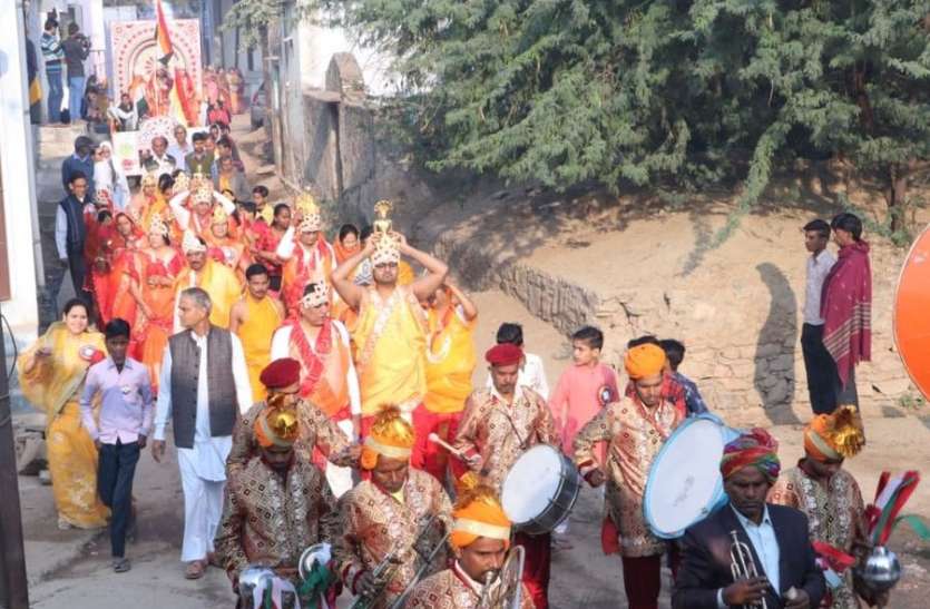 घटयात्रा से पंचकल्याणक महोत्सव का आगाज घटयात्रा से पंचकल्याणक महोत्सव का आगाज