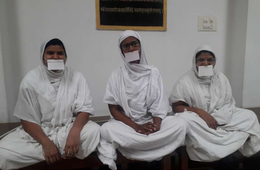 उम्र बढ़ रही, जिंदगी घटती जा रही उम्र बढ़ रही, जिंदगी घटती जा रही