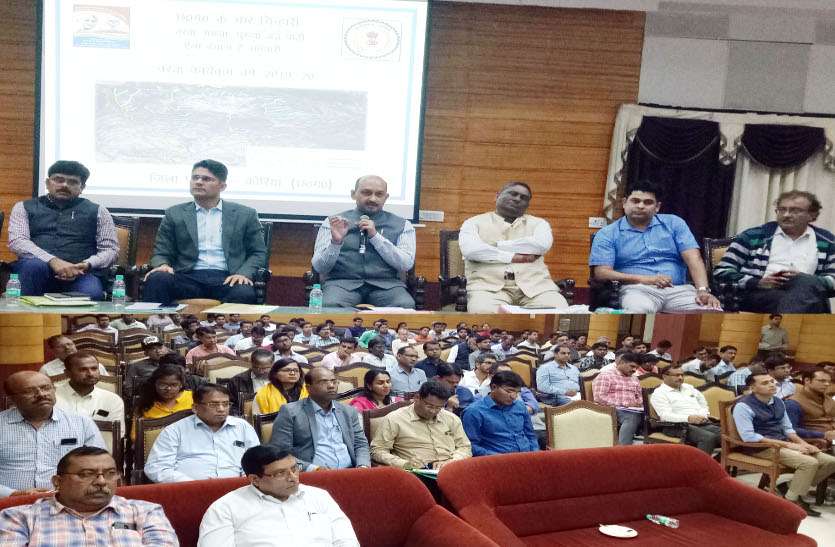 रायपुर : सरकार पारिस्थितिकी को ध्यान में रखकर बनायी जाएंगी नरवा संरक्षण-संवर्धन की योजनाएं, द्विफसली पर जोर रायपुर : सरकार पारिस्थितिकी को ध्यान में रखकर बनायी जाएंगी नरवा संरक्षण-संवर्धन की योजनाएं, द्विफसली पर जोर