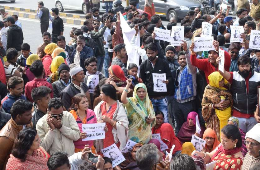 सरकार के विरोध में सड़क पर उतरा समाज, चेताया और जताई नाराजगी सरकार के विरोध में सड़क पर उतरा समाज, चेताया और जताई नाराजगी