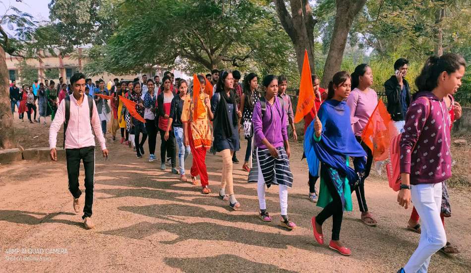 हैदराबाद गैंगरेप-मर्डर के खिलाफ युवाओं में गुस्सा, महिला सुरक्षा को लेकर निकाली आक्रोश रैली, सरकार से ये कहा