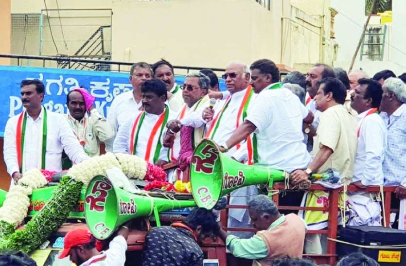congress leaders किसने कहा : सुधाकर ने पीठ में छुरा घोंपा