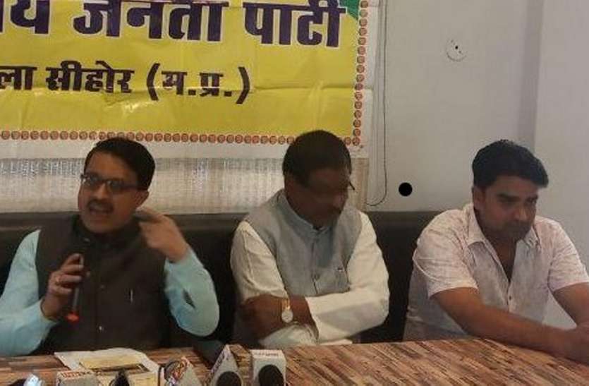 प्रेस कांफ्रेंस केंद्र ने प्रदेश सरकार को दिए एक हजार करोड़, फिर भी किसानों को नहीं दी राशि- अग्रवाल