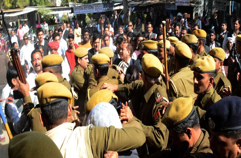 मासूम के गुनाहगार के साथ मारपीट का प्रयास मासूम के गुनाहगार के साथ मारपीट का प्रयास