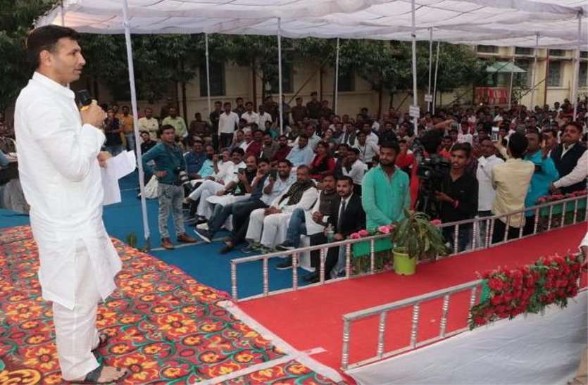 छात्रों को स्मार्ट बनाने के लिए स्मार्ट फोन नहीं अब ये मिलेगी छात्रों को स्मार्ट बनाने के लिए स्मार्ट फोन नहीं अब ये मिलेगी