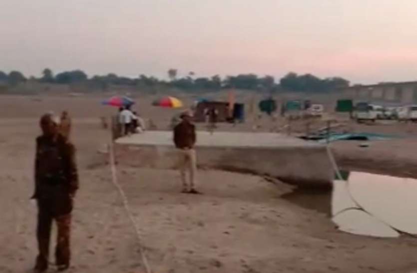 Rajghat Bridge incident रेत माफिया ने की फायरिंग, पुलिस बोली हम पर नहीं की