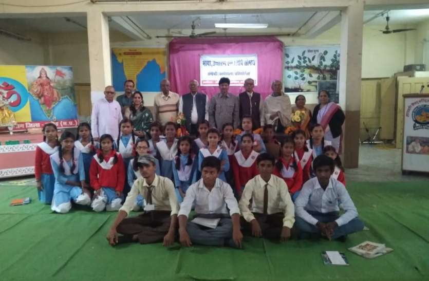 सुलिपि, राष्ट्रगान लिखो प्रतियोगिता आयोजित सुलिपि, राष्ट्रगान लिखो प्रतियोगिता आयोजित