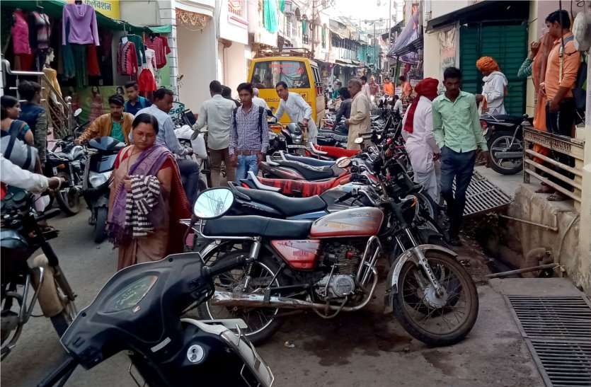 Know ... why the city's traffic system is deteriorating, what is the p जानिए... क्यों बिगड़ रही है शहर की यातायात व्यवस्था, क्या कर रही है पुलिस