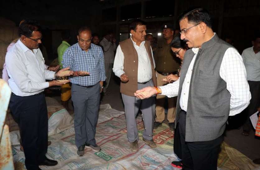 Farmer, Procurement Center, Purchase, Inspection किसानों से इस तरह धान खरीदी तो अधिकारियों की होगी मुसीबत