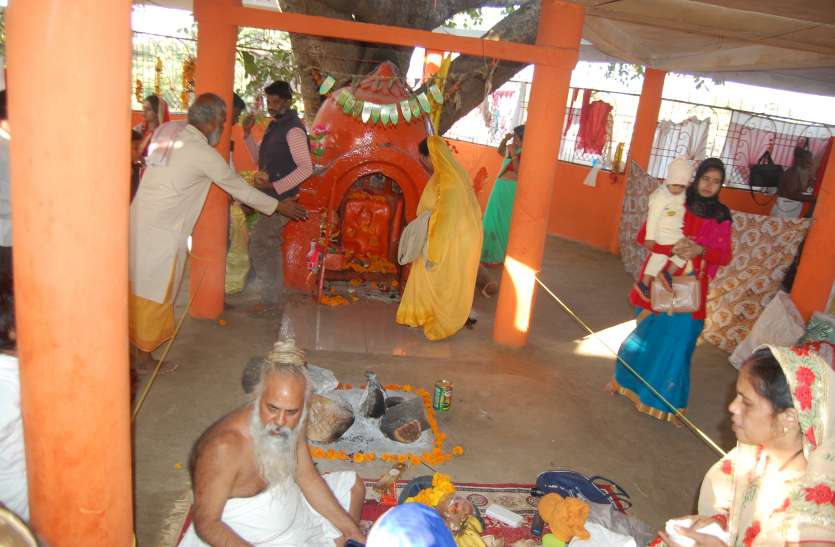 narsinghpur श्रीराम महायज्ञ में आहुतियां देने आ रहे हजारों श्रद्धालु