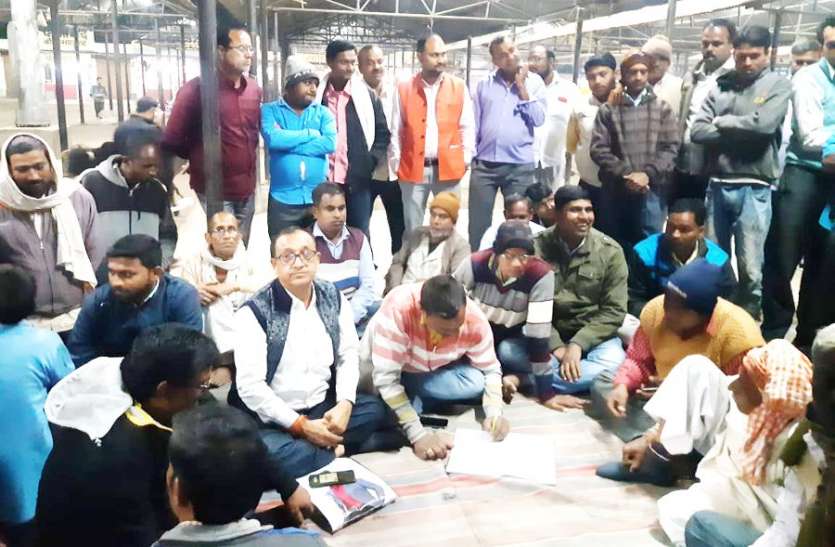 Joint Trading Division of Singrauli decide to support vegetable vendor सब्जी विक्रेताओं के समर्थन में बड़े आंदोलन की तैयारी