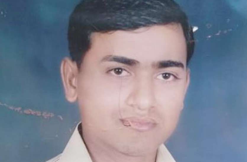 अस्पताल में भर्ती पति ने ली आखिरी सांस तो पत्नी ने उठाया यह खौफनाक कदम अस्पताल में भर्ती पति ने ली आखिरी सांस तो पत्नी ने उठाया यह खौफनाक कदम