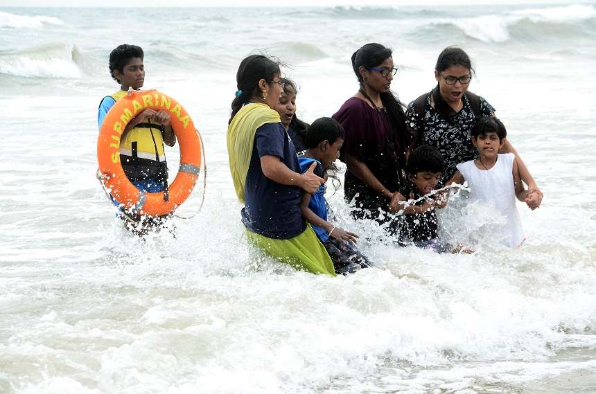 विश्व दिव्यांग दिवस : दिव्यांगों ने की मरीना बीच की सैर