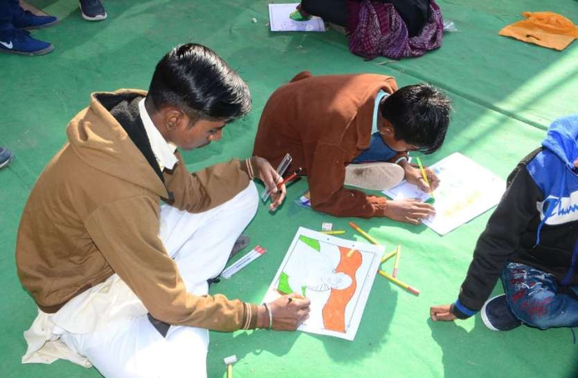 सम्मान पाकर हर्षाए विशेष आवश्यकता वाले बच्चे सम्मान पाकर हर्षाए विशेष आवश्यकता वाले बच्चे
