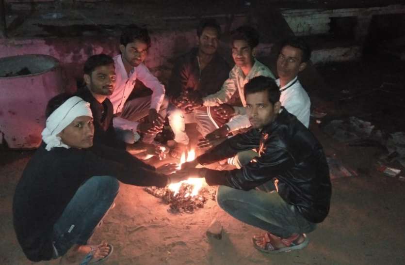 सीजन मेंं पहली बार 10 डिग्री के नीचे आया पारा सीजन मेंं पहली बार 10 डिग्री के नीचे आया पारा