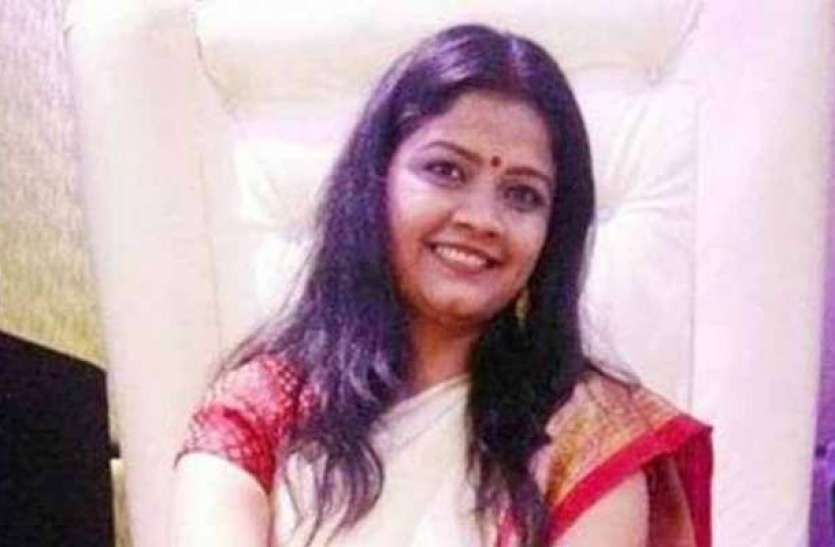 8e60d801ec8a64a896b7192f71e819d4.jpg जिस अदालत में पिता रहे चपरासी, उसी अदालत में बेटी जज बनकर पहुंची