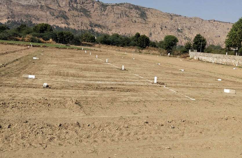 कृषि भूमि में रोड बनाकर काट दिए भूखण्ड, 17 खातेदारों के विरुद्ध वाद दायर कृषि भूमि में रोड बनाकर काट दिए भूखण्ड, 17 खातेदारों के विरुद्ध वाद दायर