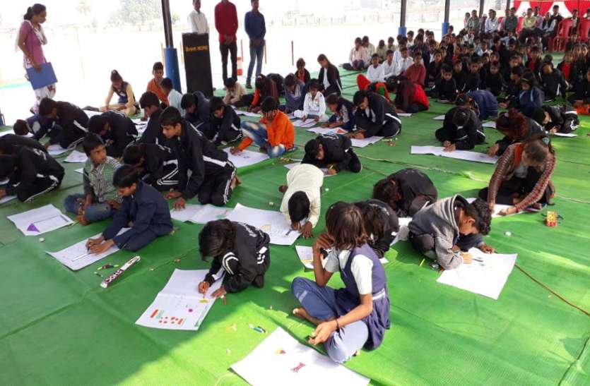 दिव्यांग बच्चों ने चित्र बनाए और सांस्कृतिक कार्यक्रमों में दी प्रस्तुति दिव्यांग बच्चों ने चित्र बनाए और सांस्कृतिक कार्यक्रमों में दी प्रस्तुति