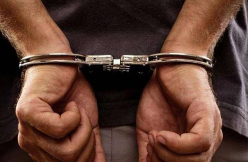 पुत्री से बलात्कार का आरोपी पिता गिरफ्तार, आरोप नकारे, यह था मामला पुत्री से बलात्कार का आरोपी पिता गिरफ्तार, आरोप नकारे, यह था मामला