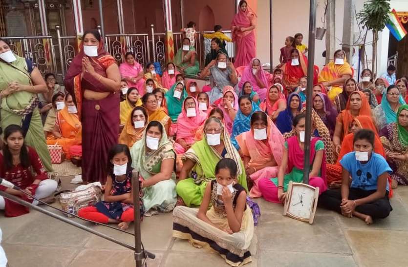 Diksha Jayanti of Vidushi Shantikunwar समाज को मजबूत करने के लिए साधु और साध्वियों का मजबूत होना जरुरी