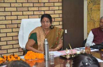 Alwar Nagar Parishad Chairman Beena Gupta Angry On Commissioner नगर परिषद सभापति बीना गुप्ता ने आयुक्त फतेह सिंह और अतिक्रमण निरोधक दस्ते को लगाई फटकार, जानिए क्या रहा कारण