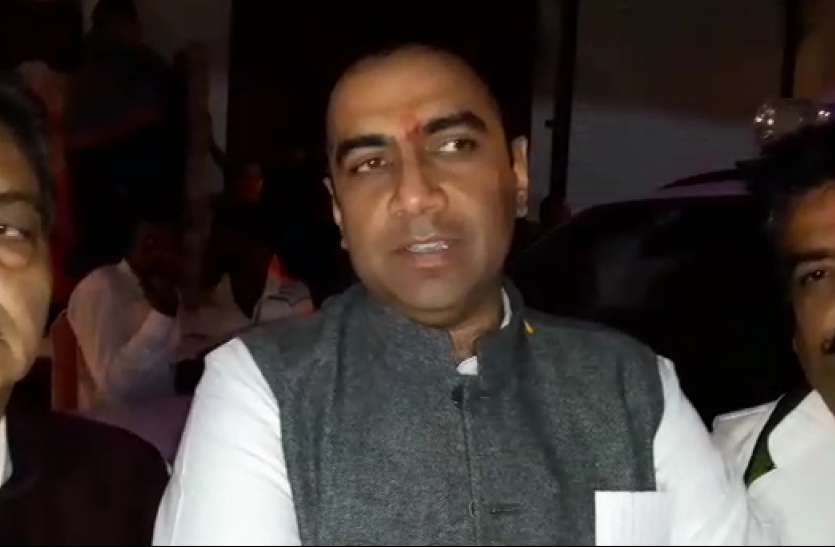 हमें विरासत में मिला कर्ज में डूबा प्रदेश, फिर भी हमने 20 लाख किसानों का कर्ज माफ किया हमें विरासत में मिला कर्ज में डूबा प्रदेश, फिर भी हमने 20 लाख किसानों का कर्ज माफ किया,देखें वीडियो