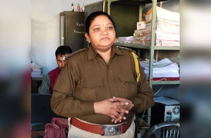 राजस्थान: पास करने लिए महिला इंस्पेक्टर ने मांगी 70 हजार की रिश्वत, एसीबी ने रंगे हाथ दबोचा राजस्थान: पास करने लिए महिला इंस्पेक्टर ने मांगी 70 हजार की रिश्वत, एसीबी ने रंगे हाथ दबोचा