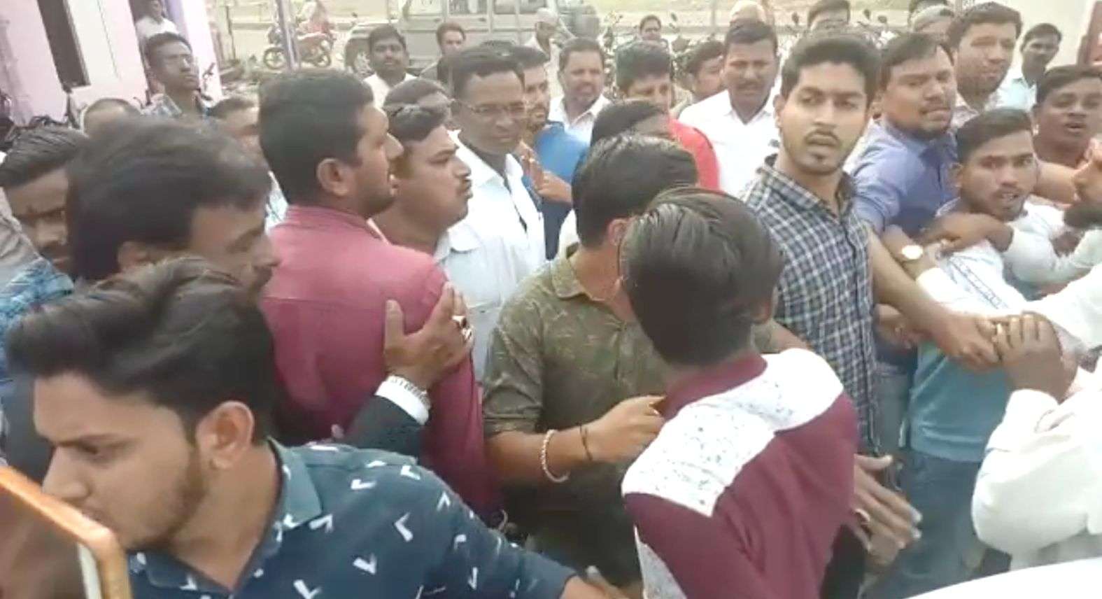 MP Congress Burhanpur District News: Clash in Congress Workers