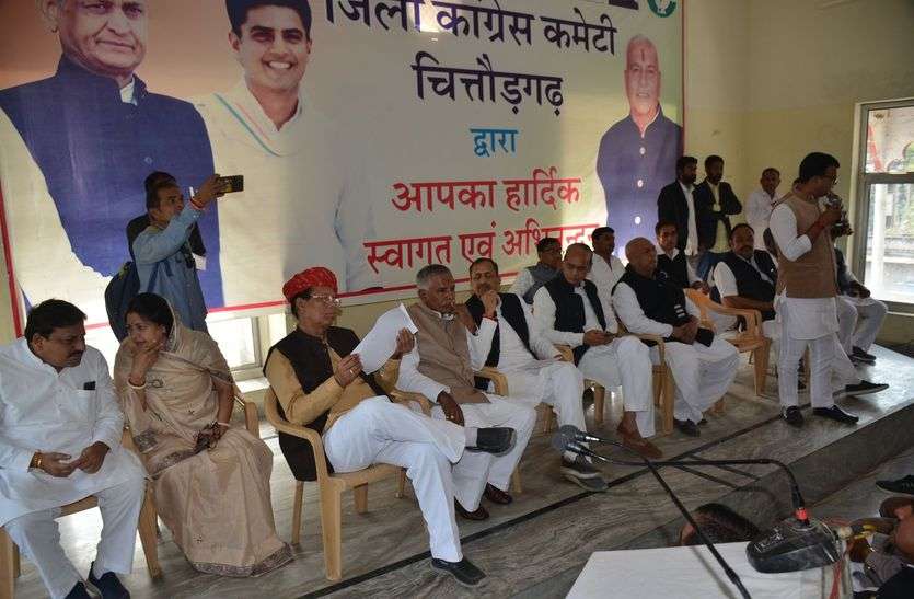 केन्द्र सरकार विफल, हर वादा झूठा निकला केन्द्र सरकार विफल, हर वादा झूठा निकला