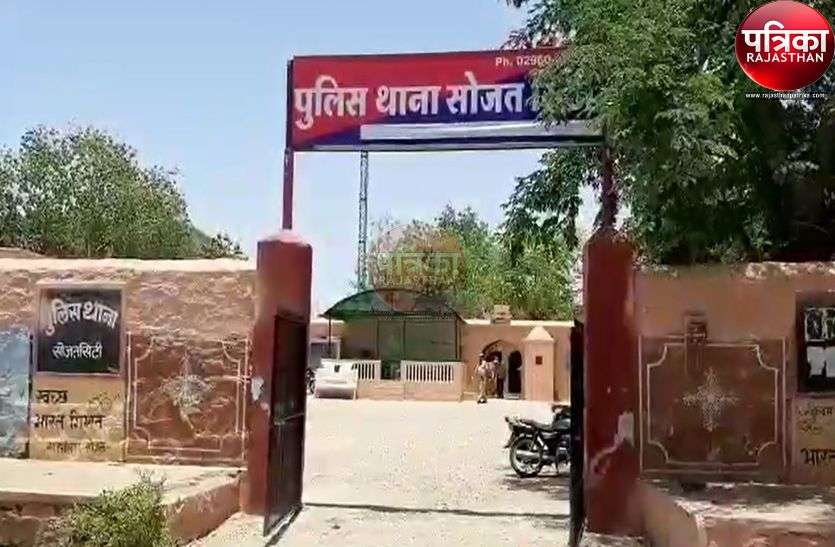 Crime News : किसान ने मेहंदी बेचकर घर में रखे थे साढ़े चार लाख रुपए, चोर उड़ा ले गए Crime News : किसान ने मेहंदी बेचकर घर में रखे थे साढ़े चार लाख रुपए, चोर उड़ा ले गए