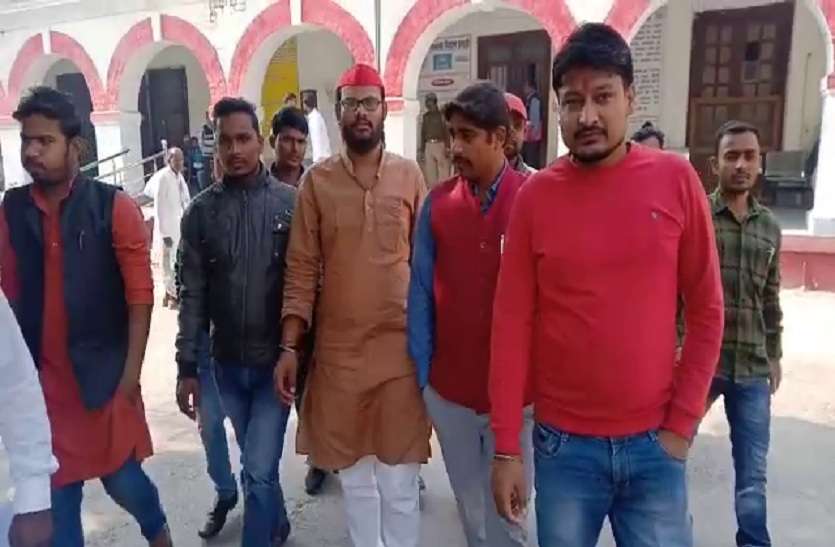 Samajwadi Party protest पदयात्रा कार्यक्रम को कैंसिल किया तो भड़के सपाई, कहा- जनहित के मामलों को दबा रही सरकार